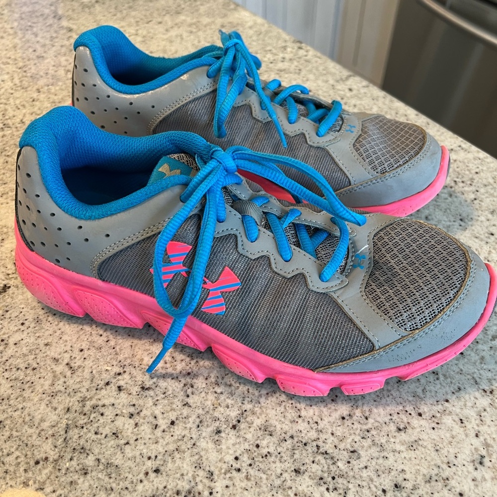 Girls Under Armour Shoes Size 5.5 - Picture 8 of 10